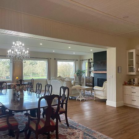 Woodside Farm Country Inn Sooke Eksteriør bilde