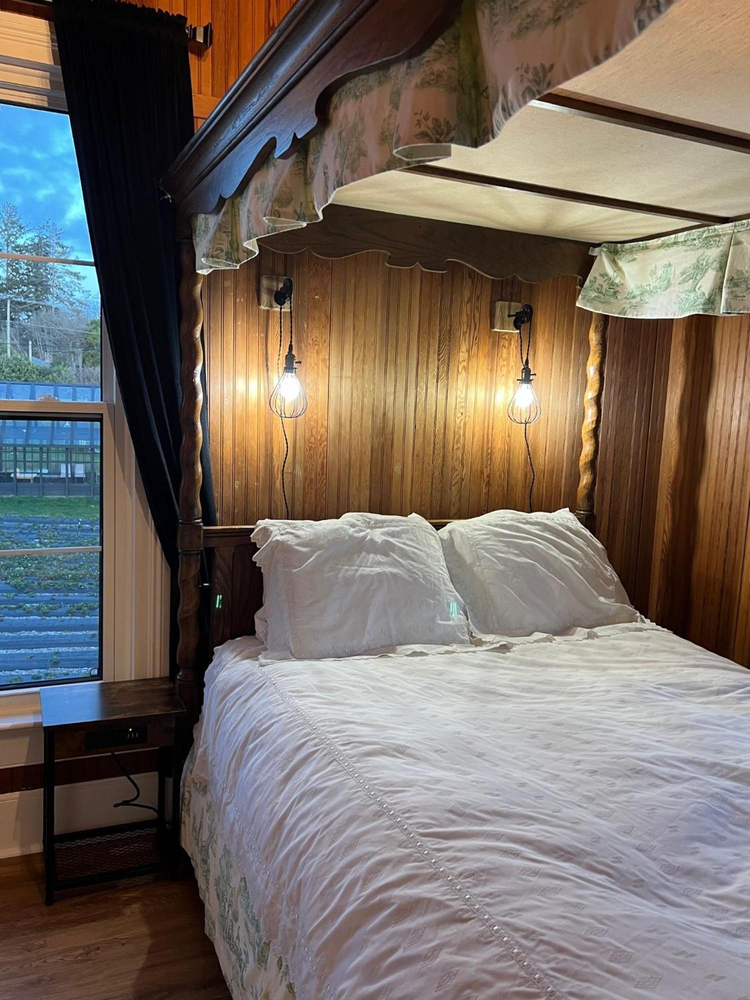 Woodside Farm Country Inn Sooke Eksteriør bilde